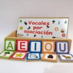JUEGO DIDACTICO - VOCALES POR ASOCIACION / +3 AÑOS / 700053