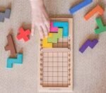 Ketamino de madera 013764 con piezas geométricas de colores para desarrollar lógica, concentración y pensamiento espacial infantil
