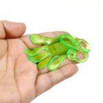 Mini Manitas Pegajosas 001.0125 en color amarillo-verde translúcido, juguete táctil sensorial para niños de 4 a 8 años