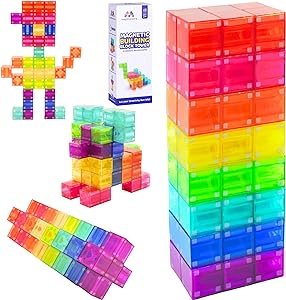 Niño jugando con Cubos Magnéticos de Cristal Color 820923 para desarrollo motriz.