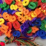 Números de plástico para enhebrar 002.0003 de colores para conteo y motricidad fina