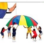 Paracaídas de estimulación temprana multicolor de 1.5 metros, ideal para juego cooperativo y desarrollo motor infantil.