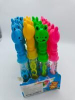 Tubo de burbujas 800414 con cabeza de rana rosa, verde, azul y amarilla en exposición, ideal para niños y juegos didácticos, fomentando la alegría y el aprendizaje.