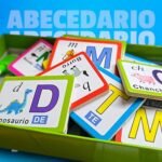 Letras mayúsculas de madera para trazar con tablero cognitivo infantil