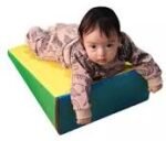 Rampa triangular de hule espuma para niños 001.0068 de 40 x 40 cm